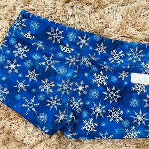 Never Worn FLEO size XL Snowflake BRAND NEW
